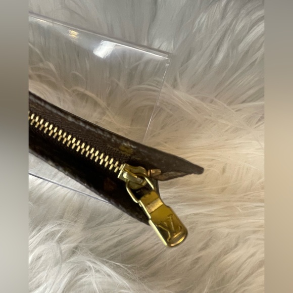 Vintage Louis Vuitton Monogram Pouch 15 - Picture 12 of 14